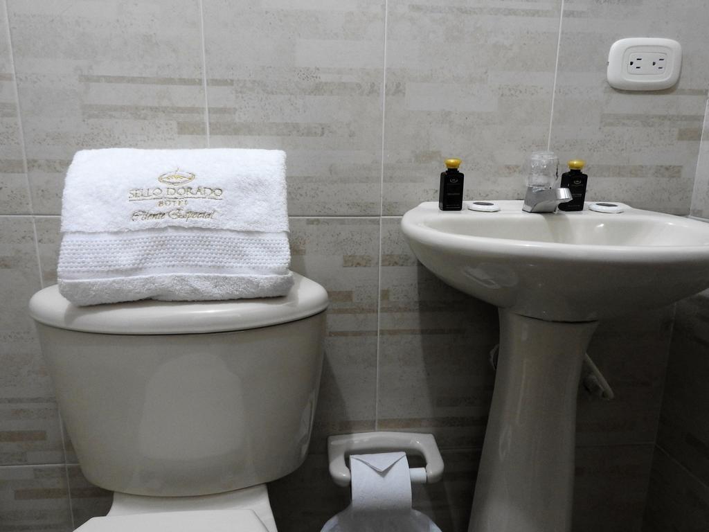 Hotel Sello Dorado Пасто Экстерьер фото